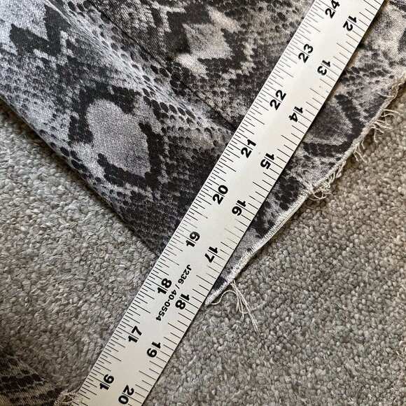 Free People We The Free Just Float On Snake Print Ultra Flare Denim Jean Size 27 - Picture 6 of 7